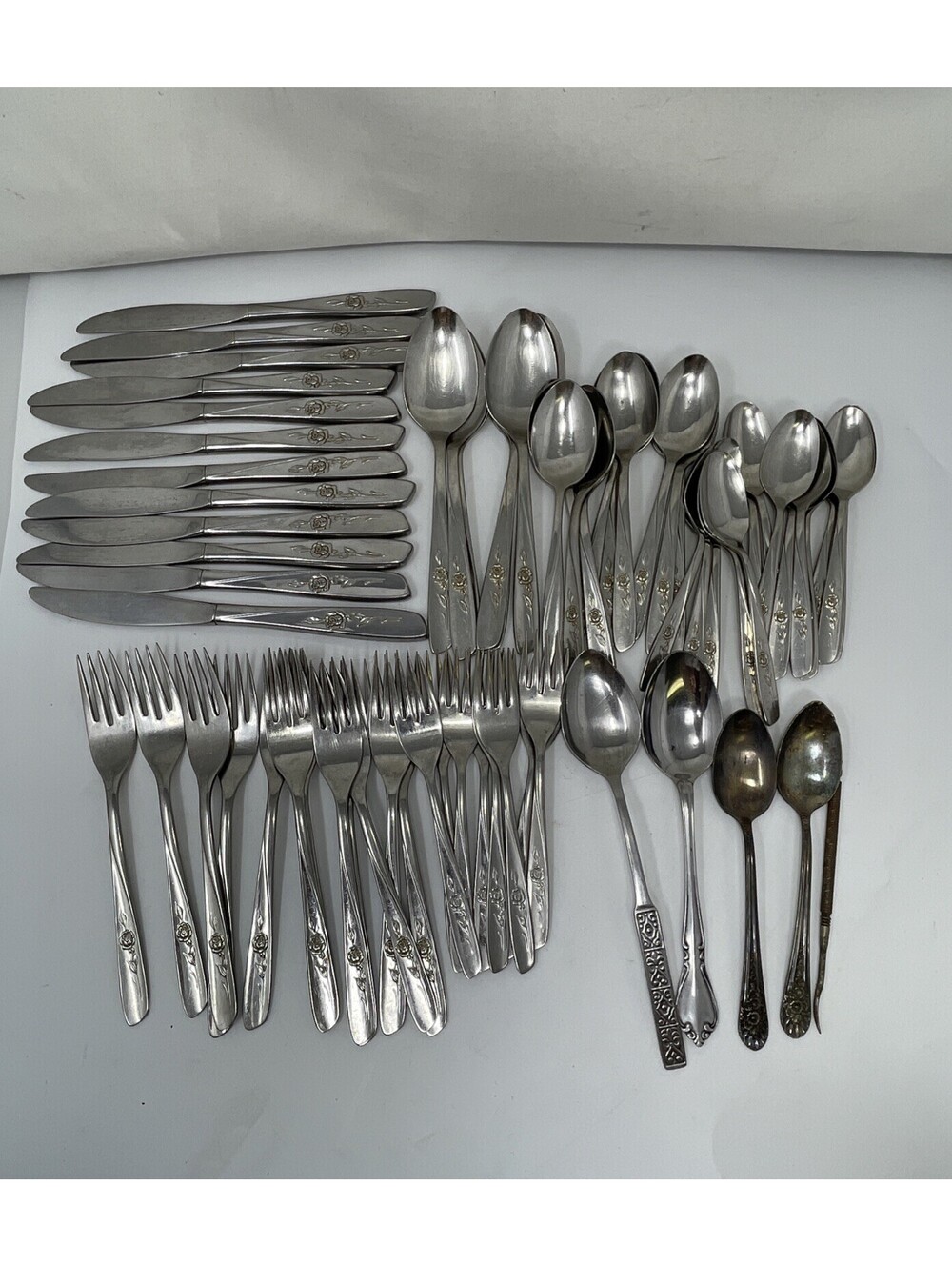Oneida Ltd LA ROSE Wm A Rogers Stainless Steel Silverware Set 67 Pieces Silver